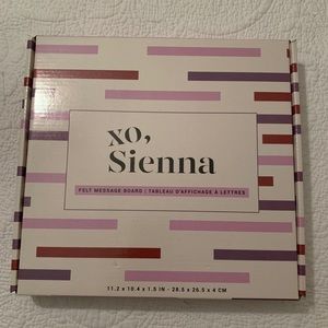 Xo, Sienna Felt Message Board